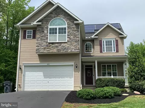 1421 Emma St, Prince Frederick, MD 20678