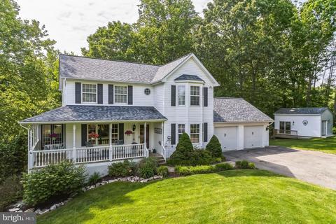 745 Patuxent Reach Dr, Prince Frederick, MD 20678