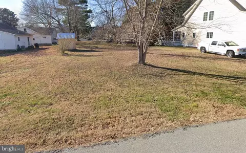 14277 Calvert St, Solomons, MD 20688