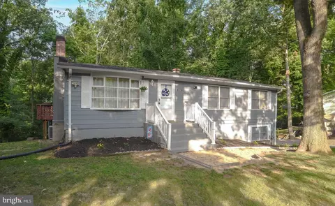 8421 Sailboat Ln, Lusby, MD 20657