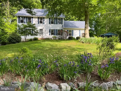 2401 Stella Dr, Huntingtown, MD 20639