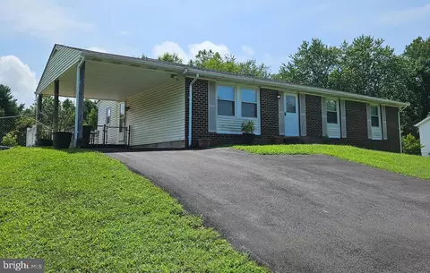 112 Helena Dr, Prince Frederick, MD 20678