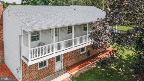 324 Overlook Dr, Prince Frederick, MD 20678