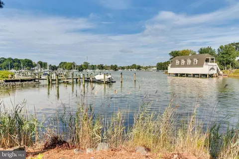 321 Oyster Bay Pl #304, Solomons, MD 20688