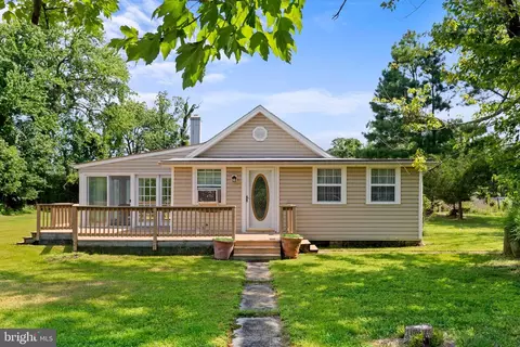 10958 Holly Dr, Lusby, MD 20657