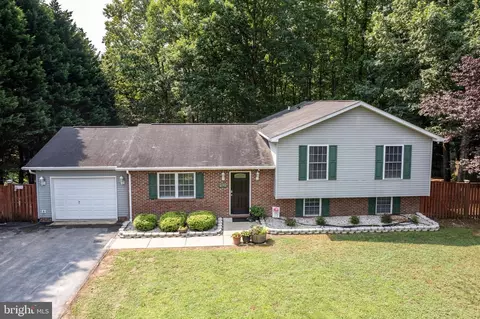 476 Laura Ln, Lusby, MD 20657
