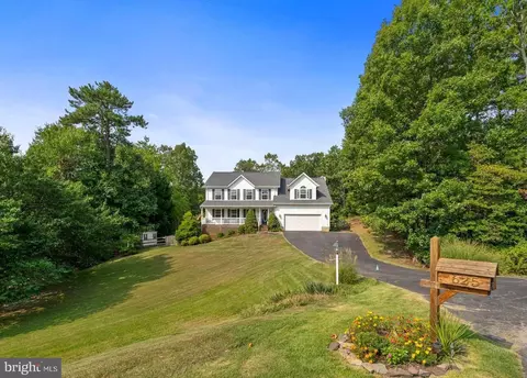 625 Miriam Ln, Lusby, MD 20657