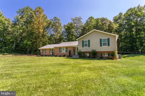 735 Patuxent Reach Dr, Prince Frederick, MD 20678