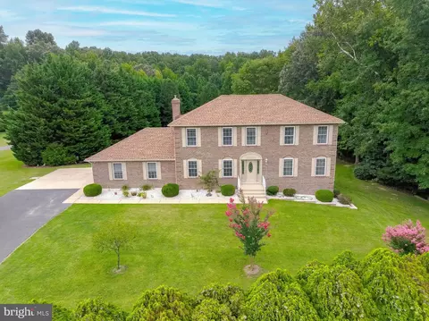 895 Hunting Lake Dr, Huntingtown, MD 20639