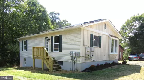 724 White Sands Dr, Lusby, MD 20657