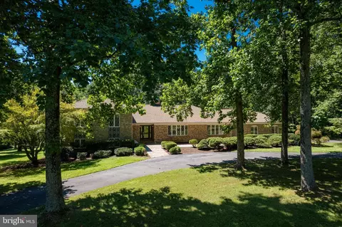 1020 Carson Dr, Huntingtown, MD 20639