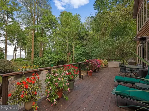 5529 Beach Dr, Saint Leonard, MD 20685