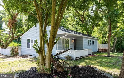 6421 Bayside Rd, Chesapeake Beach, MD 20732