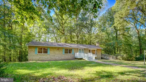 1500 Oak Dr, Huntingtown, MD 20639