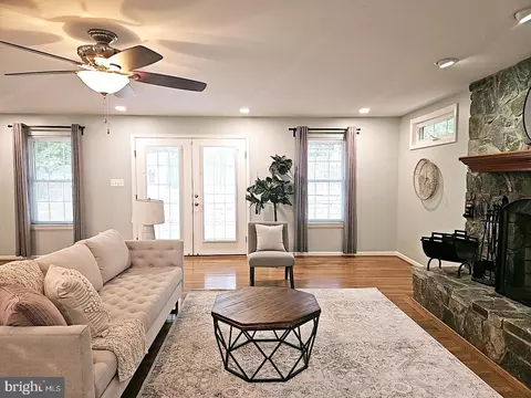 Living - 10600 Ward Rd, Dunkirk, MD 20754 photo 17 of 18