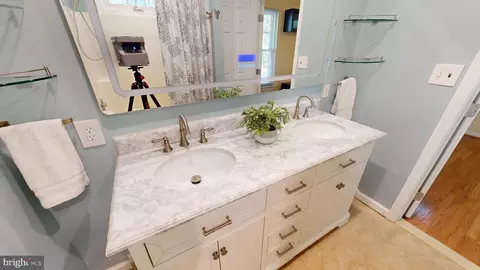 Bath - 10600 Ward Rd, Dunkirk, MD 20754 photo 6 of 8