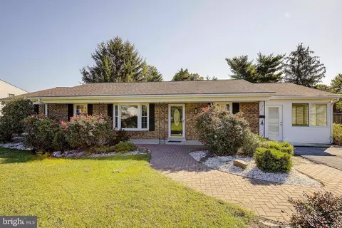 334 Overlook Dr, Prince Frederick, MD 20678