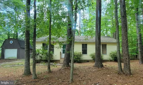 832 Lazy Ln, Lusby, MD 20657