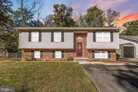 704 Alamo Ln, Lusby, MD 20657