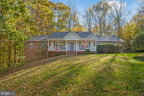 2405 Wildflower Ln, Huntingtown, MD 20639