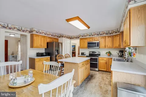 11206 Lakeview Dr, Dunkirk, MD 20754 photo 8