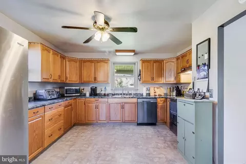 11208 Lakeview Dr, Dunkirk, MD 20754 photo 4