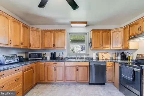 11208 Lakeview Dr, Dunkirk, MD 20754 photo 8