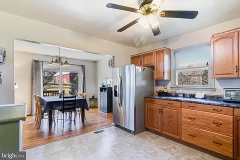 11208 Lakeview Dr, Dunkirk, MD 20754 photo 7