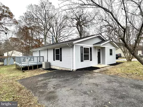 540 White Sands Dr, Lusby, MD 20657