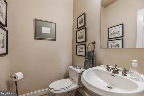 Bath - 12053 Steven Ln, Dunkirk, MD 20754 photo 1 of 6