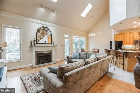 Living - 12053 Steven Ln, Dunkirk, MD 20754 photo 2 of 4