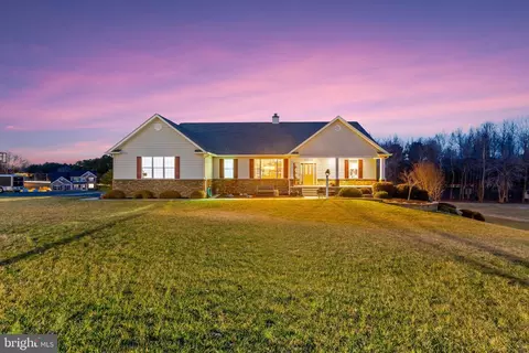 6401 Edith Ln, Huntingtown, MD 20639