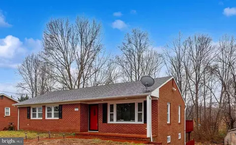 2558 Hillside Dr, Huntingtown, MD 20639