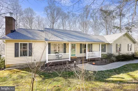 5220 Surrey Ct, Huntingtown, MD 20639
