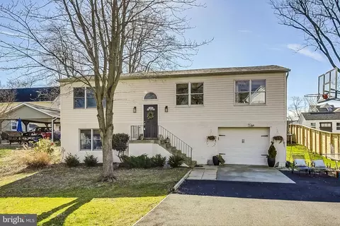 3911 28th St, Chesapeake Beach, MD 20732