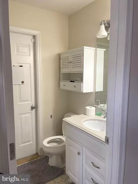 Bath - 488 Twin Cove Ln, Solomons, MD 20688 photo 2 of 3
