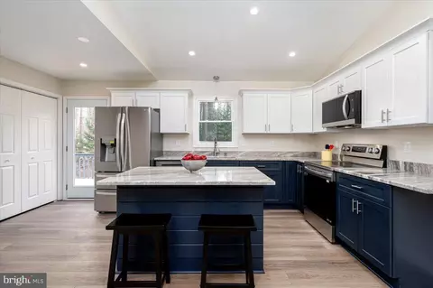 11528 Wolf Howl Ln, Lusby, MD 20657