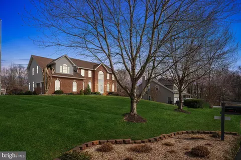 29 Cross Point Dr, Owings, MD 20736