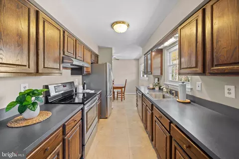 Kitchen - 9809 Empire Ct, Dunkirk, MD 20754 photo 2 of 3