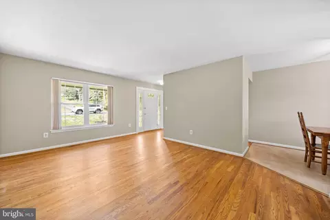 Living - 9809 Empire Ct, Dunkirk, MD 20754 photo 2 of 7