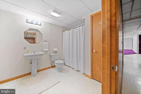 Bath - 9809 Empire Ct, Dunkirk, MD 20754 photo 3 of 3