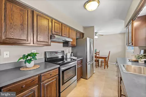 Kitchen - 9809 Empire Ct, Dunkirk, MD 20754 photo 3 of 3
