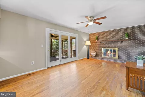 Living - 9809 Empire Ct, Dunkirk, MD 20754 photo 3 of 7