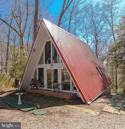 953 Santa Rosa Ln, Lusby, MD 20657