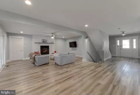 Entry Way - 13630 Dowell Rd, Solomons, MD 20688 photo 20 of 21