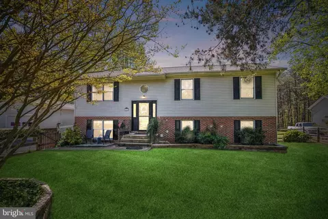 460 Laura Ln, Lusby, MD 20657
