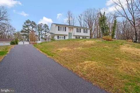 4038 Birch Dr, Huntingtown, MD 20639
