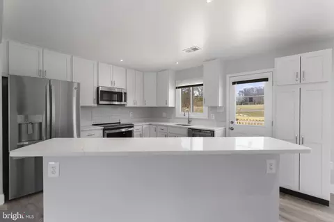 Kitchen - 11303 Kinder Ln, Dunkirk, MD 20754 photo 3 of 4