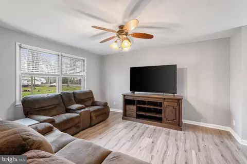 Living - 11467 Rawhide Rd, Lusby, MD 20657 photo 2 of 5