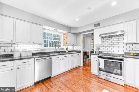 Kitchen - 13541 Osprey Ln, Solomons, MD 20688 photo 4 of 4